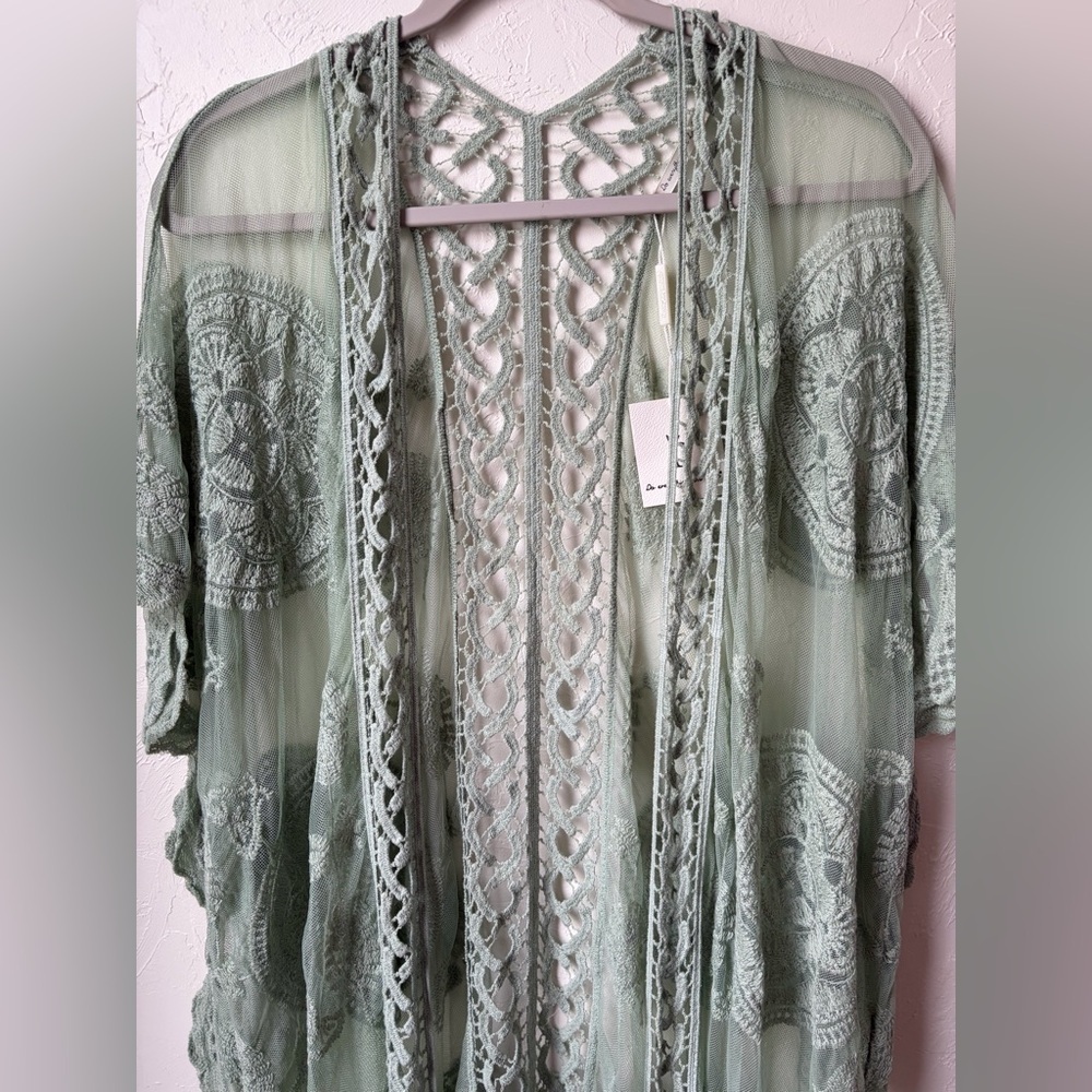 Do Everything in Love NWT Sage Green Lace Kimono Duster One Size - Picture 4 of 9